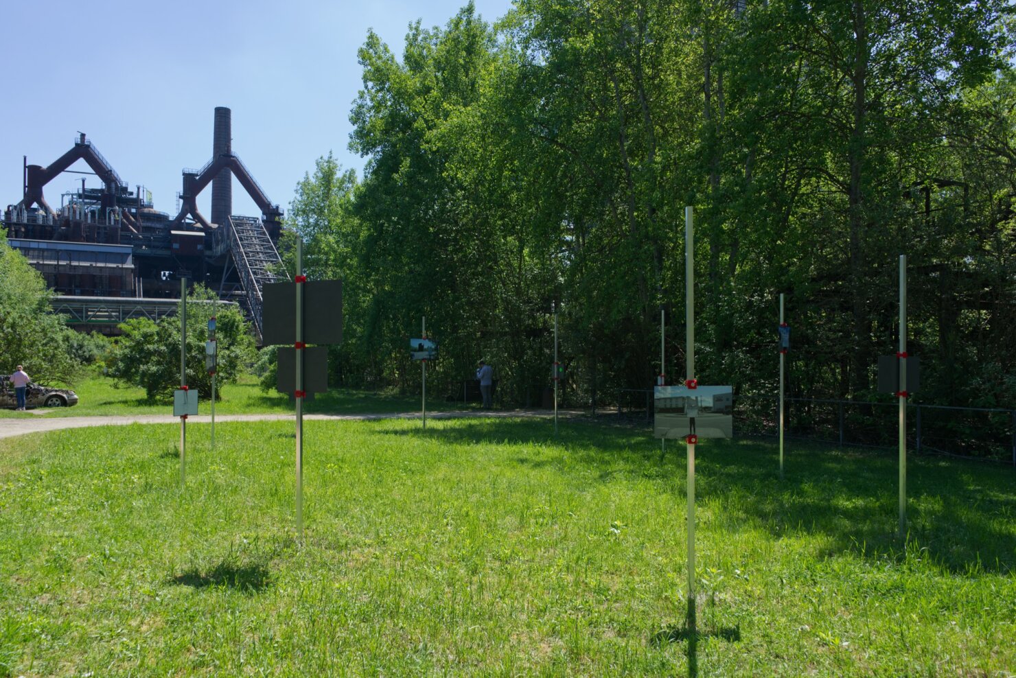 Matthieu Martin, Kreisverkehr, monumental artwork label deployed near public sculpture, Völklingen region, 2026