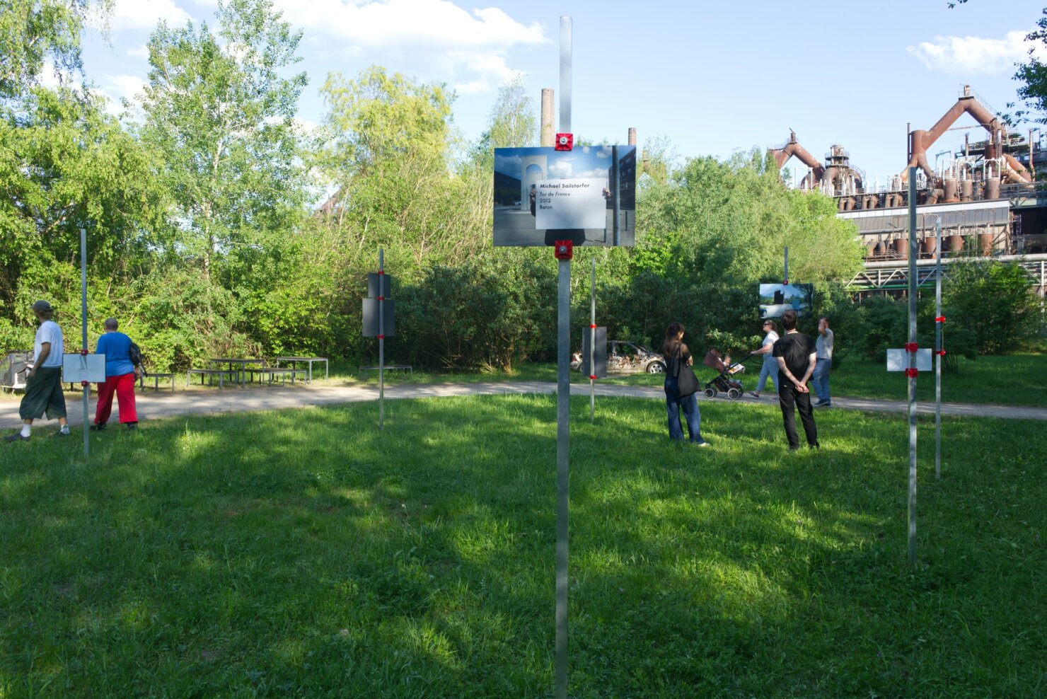Matthieu Martin, Kreisverkehr, monumental artwork label deployed near public sculpture, Völklingen region, 2026