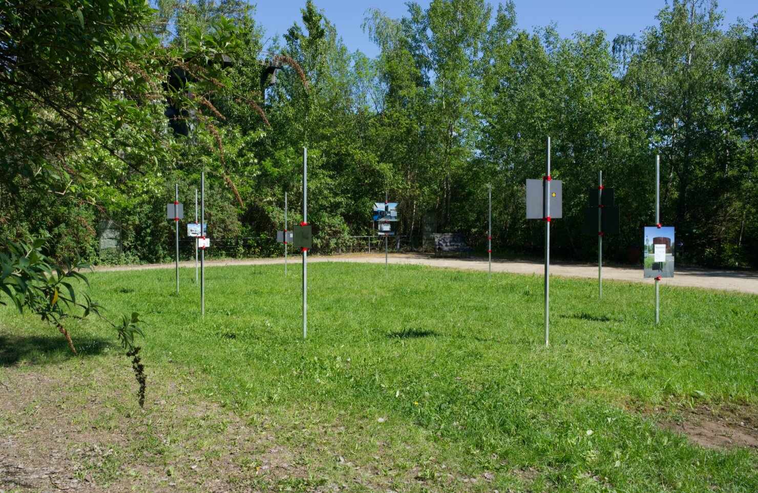 Matthieu Martin, Kreisverkehr, monumental artwork label deployed near public sculpture, Völklingen region, 2026